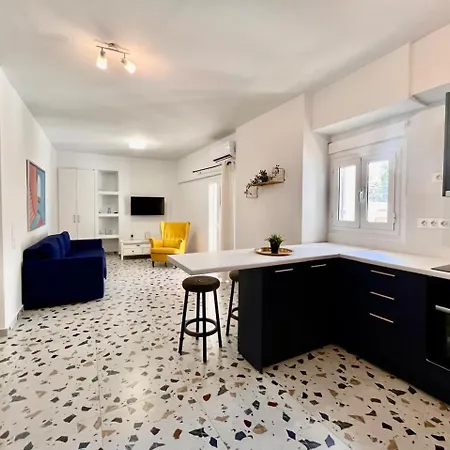 Colorful 1br In Center Near