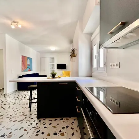 Colorful 1br In Center Near *