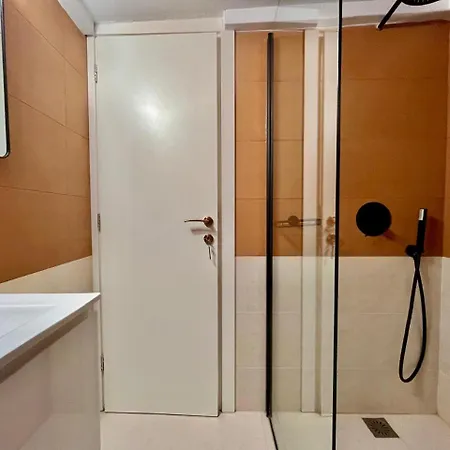 Colorful 1br In Center Near