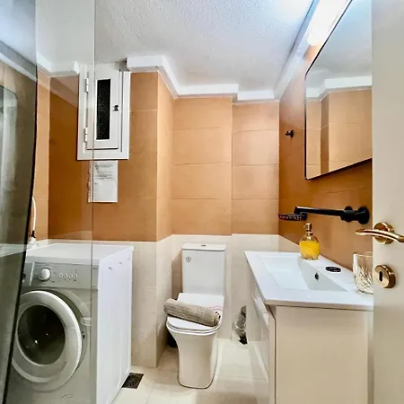 Colorful 1br In Center Near *