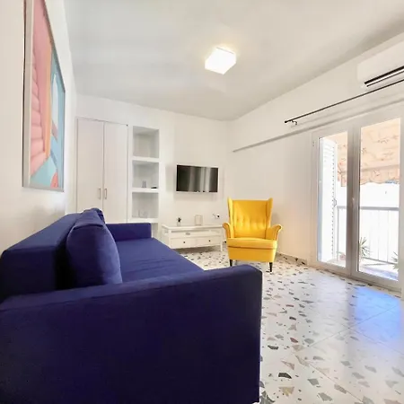 Colorful 1br In Center Near *